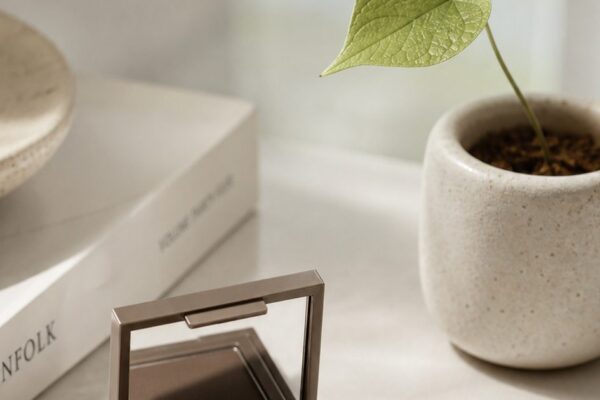 Hoe lang blijft brow lamination zitten